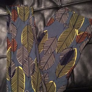 Leaf design lularoe tc leggings
